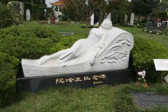 ag尊龙凯时中国官网碑雕名人堂 | 阮玲玉纪念碑的石雕艺术