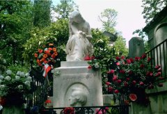 墓园雕塑：镌刻永恒的玖犀诗篇